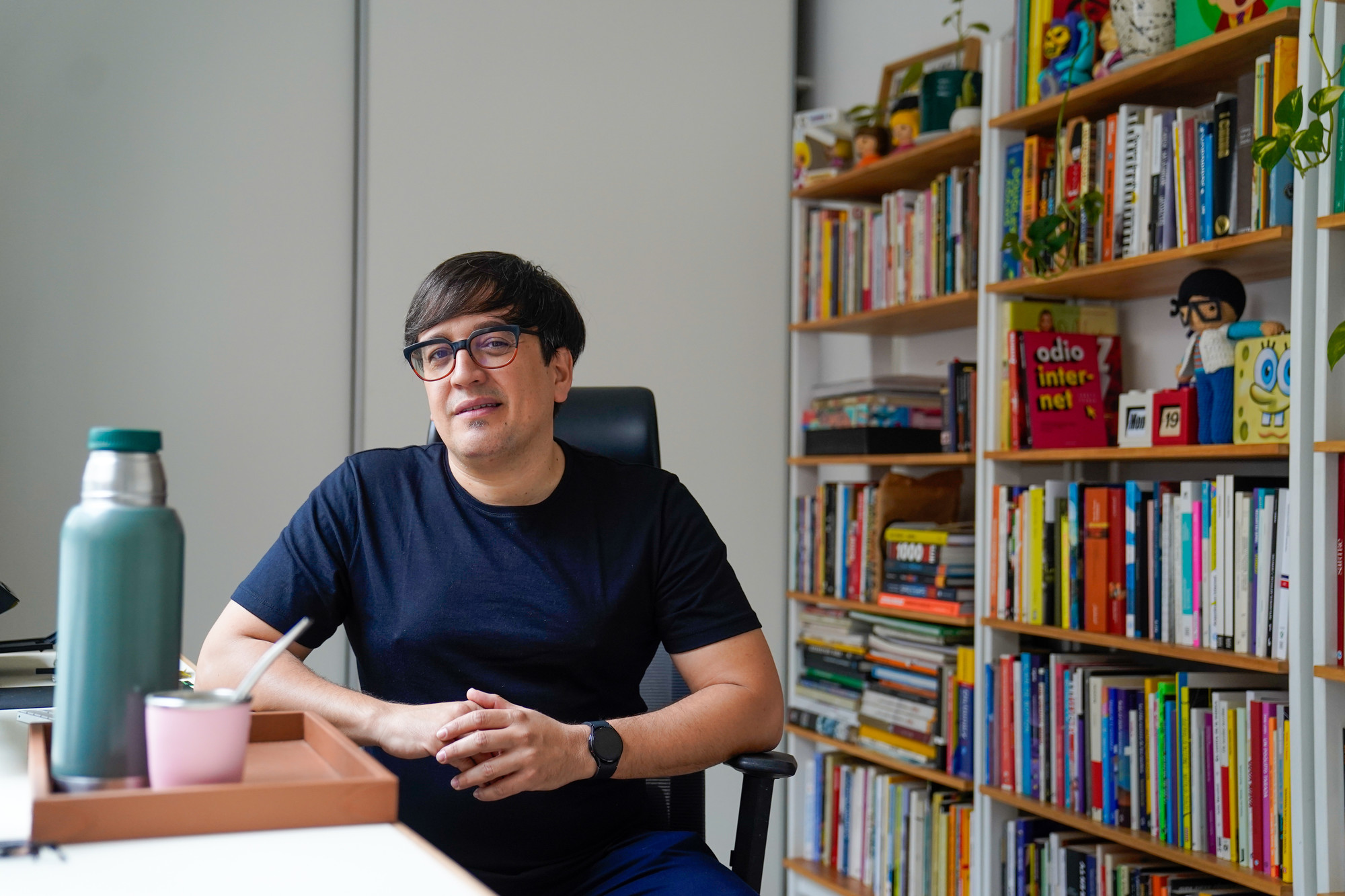 El filosofo Tomas Balmaceda en su lugar de trabajo. 19.05.2025 Foto Maxi Failla